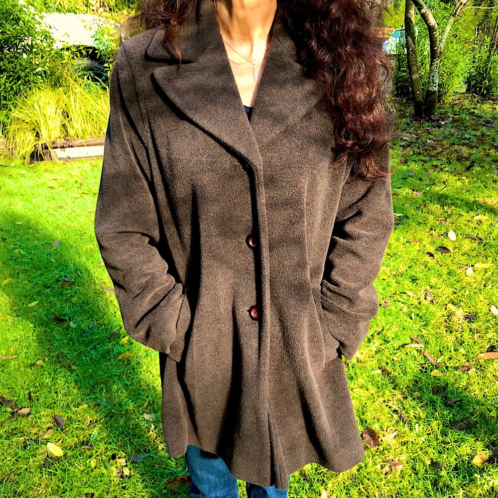 Super soft and cozy coat. Size S.